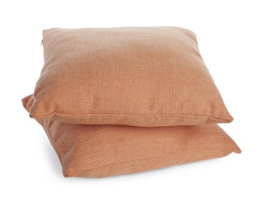 Açık kahverengi renkli yastıklar beyaza izole edilmiş.