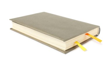 Beyaz üzerine izole edilmiş kurdele yer imleri olan kitap