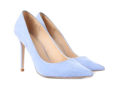 Güzel yüksek topuklu ayakkabılar beyaza izole edilmiş.