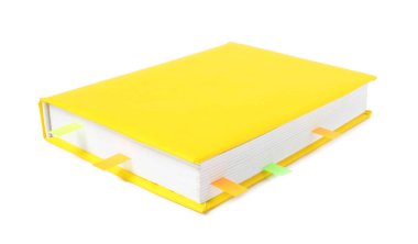 Beyazda izole edilmiş renkli sekmeleri olan kitap