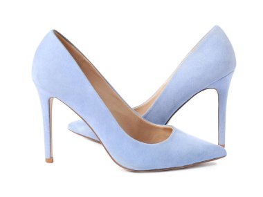 Güzel yüksek topuklu ayakkabılar beyaza izole edilmiş.