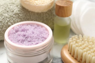 Masada farklı vücut bakım ürünleri var.