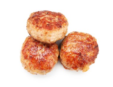 Üç lezzetli kavrulmuş köfte, beyaz üzerine izole edilmiş.