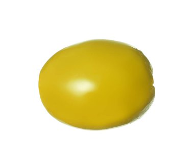 Lezzetli marine edilmiş yeşil zeytin beyazda izole edilmiş.