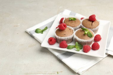 Ahududu ve nane aromalı lezzetli çörekler. Metin için boşluk