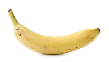 Olgun bir muz beyazda izole edilmiş.