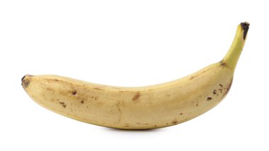 Olgun bir muz beyazda izole edilmiş.
