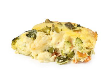 Lezzetli sebze güveci beyaza izole edilmiş.