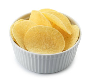 beyaz izole kase lezzetli patates cipsi