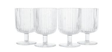 Birçok boş temiz bardak beyaz üzerine izole