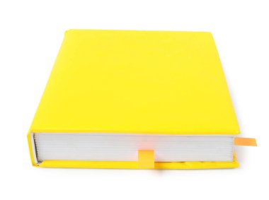 Beyazda izole edilmiş renkli sekmeleri olan kitap