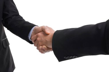 İş adamları beyaz arka planda el sıkışıyor, yakın plan