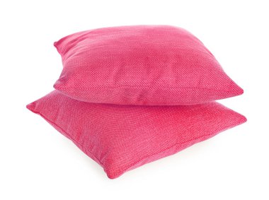 Kırmızılı yastıklar beyaza izole edilmiş