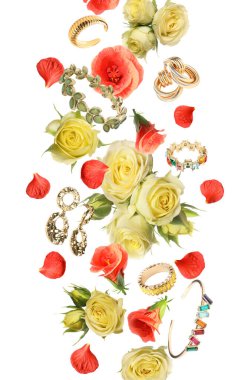 Parlak bijouterie ve güzel çiçekler beyaz arka planda hava