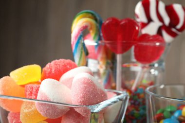 Çikolata. Bir sürü lezzetli tatlı, yakın plan.