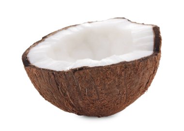 Çatlak hindistan cevizinin yarısı beyaza izole edilmiş.