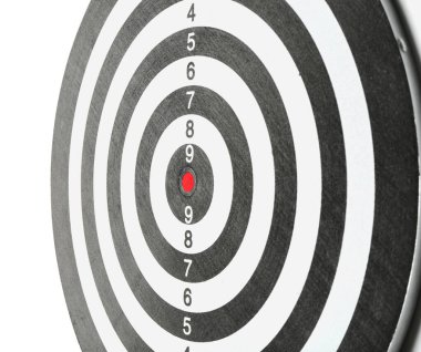 Beyaz üzerine izole edilmiş bir dart tahtası. Spor malzemeleri.