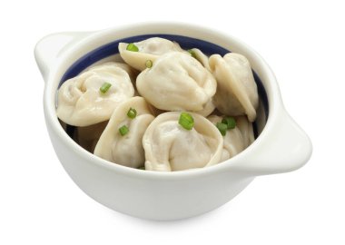 Lezzetli hamur köfteleri (pelmeni) ve yeşil soğan.