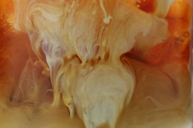 Arka plan olarak buzlu ve sütlü kahve, yakın plan