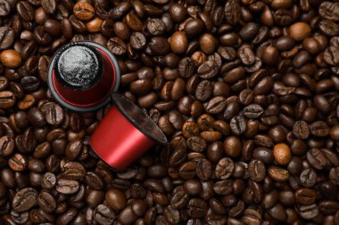 Fasulyeli kahve kapsülleri, en iyi manzara. Metin için boşluk