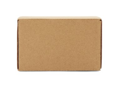 Beyaza izole edilmiş boş bir karton kutu. Tasarım için model