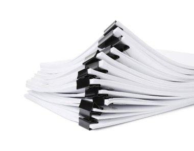 Beyaz üzerine izole edilmiş kağıt sayfaları ile cilt ataçları