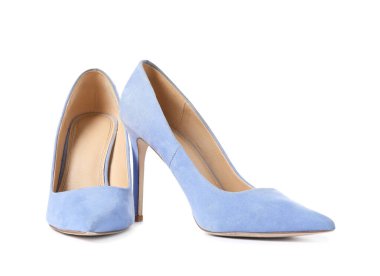 Güzel yüksek topuklu ayakkabılar beyaza izole edilmiş.