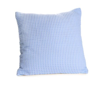 Mavi renkli yastık beyazda izole edilmiş.