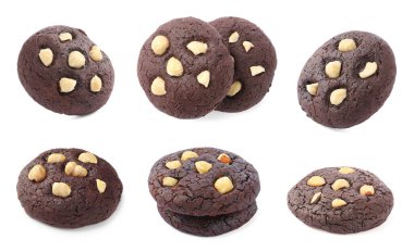 Fındıklı çikolatalı kurabiyeler beyaza izole edilmiş.