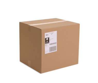 Bir paket beyaz kargo etiketi ile izole