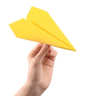 Beyaz arka planda sarı kağıt uçaklı kadın, yakın plan.