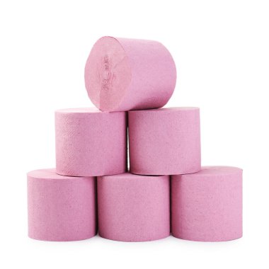 Beyaz üzerine izole edilmiş pembe tuvalet kağıdı yığını.