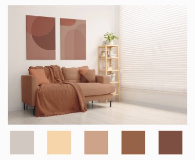 Mocha mus gölgesinde elementleri olan şık bir oturma odası. İç tasarım ve eşleşen renk paleti