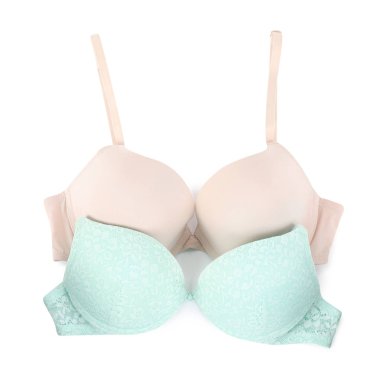 İki farklı güzel sütyen, beyaz manzaralı.