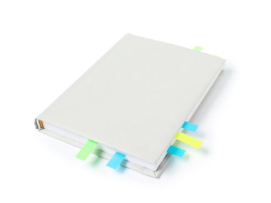 Beyazda izole edilmiş renkli sekmeleri olan kitap