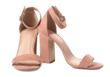 Bir çift güzel ayakkabı beyaza izole edilmiş.