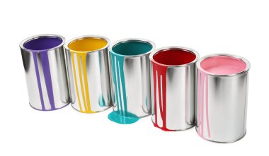 Beyaza izole edilmiş farklı boya kutuları