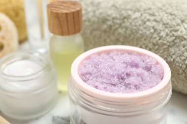 Masada farklı vücut bakım ürünleri var.