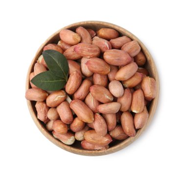 Taze fıstıklar beyaz kasede izole edilmiş, üst manzara.