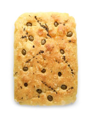 Zeytinli ve kekikli nefis Focaccia ekmeği beyaza izole edilmiş.