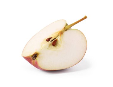 Taze olgun elma parçası beyaza izole edilmiş.