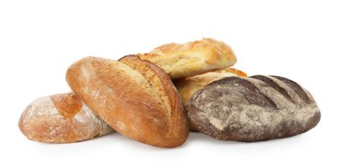 Farklı somunlar, taze pişmiş ekmek, beyaz üzerine izole edilmiş.