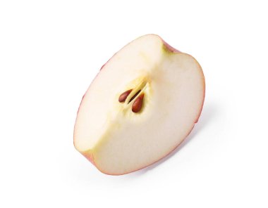 Taze olgun elma parçası beyaza izole edilmiş.