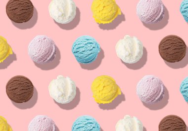 Lezzetli dondurma, pembe arka planda değişik tatlar, desen tasarımı.