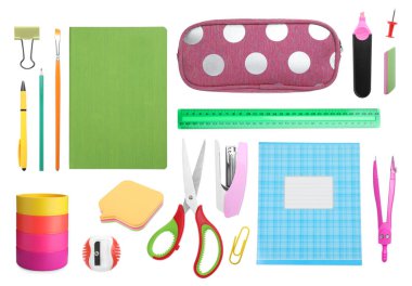 Beyaz arkaplanda parlak okul kırtasiyesi seti