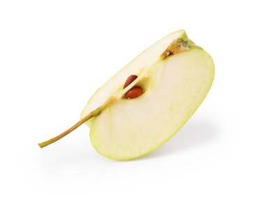 Olgun yeşil elma parçası beyaza izole edilmiş.