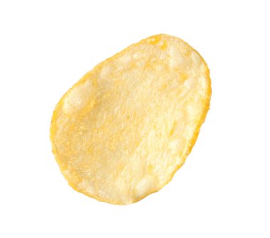 Beyaza izole edilmiş lezzetli bir patates cipsi.