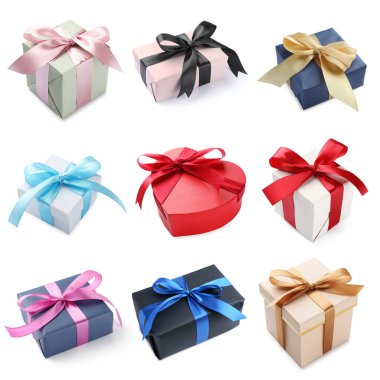 Beyaz arkaplanda kurdele ile farklı hediye kutuları, set