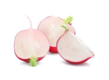 Beyazın üzerinde taze turpları kesin. Kök sebze