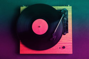 Vinil plaklı, turnike masası, en iyi görüntü. Renk tonlu